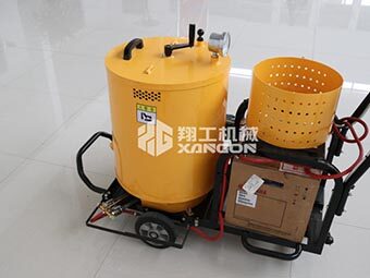 瀝青灌縫機(jī)廠家迎合路面養(yǎng)護(hù)需求，適應(yīng)市場(chǎng)變化